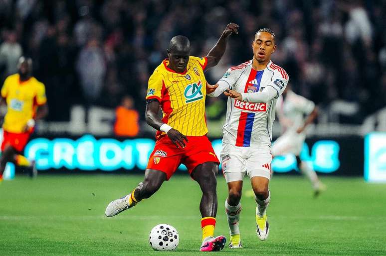 Lens supera Lyon e se classifica na Copa da Fran&ccedil;a &ndash;