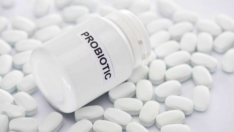 Em alguns casos, o uso de suplementos probi&oacute;ticos em c&aacute;psulas, sach&ecirc;s ou l&iacute;quidos pode ser indicado por profissionais de sa&uacute;de, especialmente em situa&ccedil;&otilde;es espec&iacute;ficas, como ap&oacute;s ciclos de antibi&oacute;ticos ou em pessoas com doen&ccedil;as intestinais &ndash; depositphotos.com / VadimVasenin