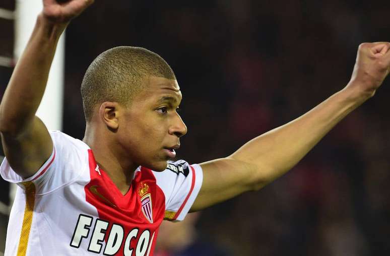 &Agrave; &eacute;poca com 18 anos, Mbapp&eacute; assombrou a Fran&ccedil;a pelo Monaco &ndash;