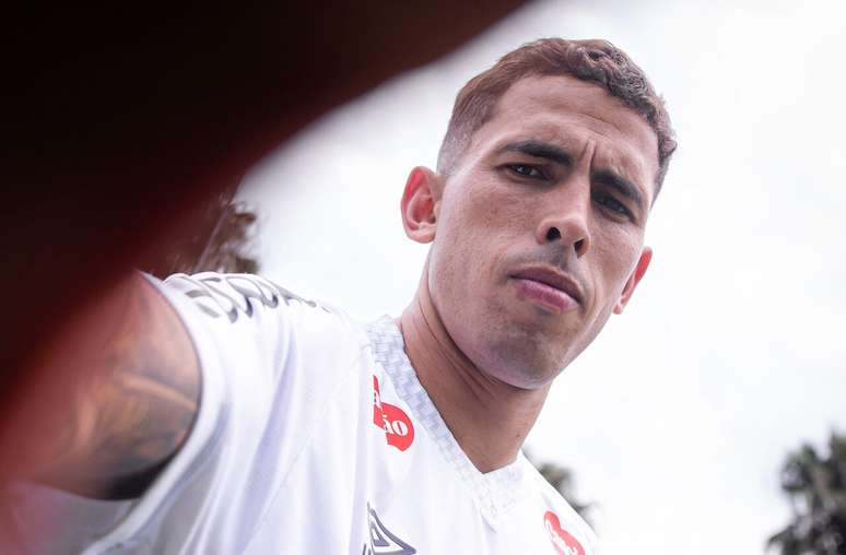 Santos anuncia a contrata&ccedil;&atilde;o do volante Christian Oliva &ndash;