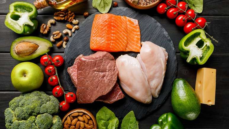 Em alguns pacientes, a dieta cetog&ecirc;nica &mdash; um plano alimentar com alto teor de gorduras e baixo consumo de carboidratos, sempre supervisionado por equipe multiprofissional &mdash; pode contribuir para reduzir a frequ&ecirc;ncia das crises &ndash; depositphotos.com / AntonMatyukha