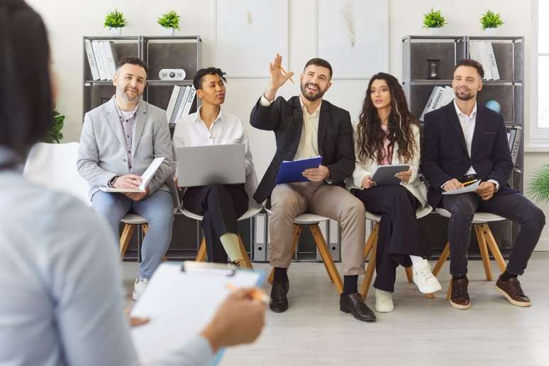 లీడర్ డెవలప్‌మెంట్‌లో పెట్టుబడి పెట్టడం సంస్థాగత సంస్కృతిని మెరుగుపరుస్తుంది మరియు ఆరోగ్యకరమైన పని వాతావరణాన్ని సృష్టిస్తుంది 