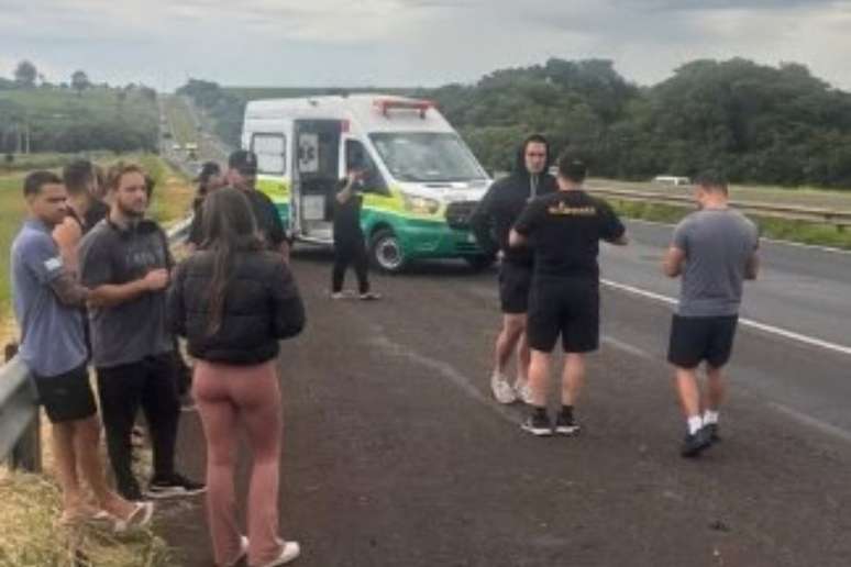 Imagem da ambul&acirc;ncia socorr&ecirc;ncia feridos