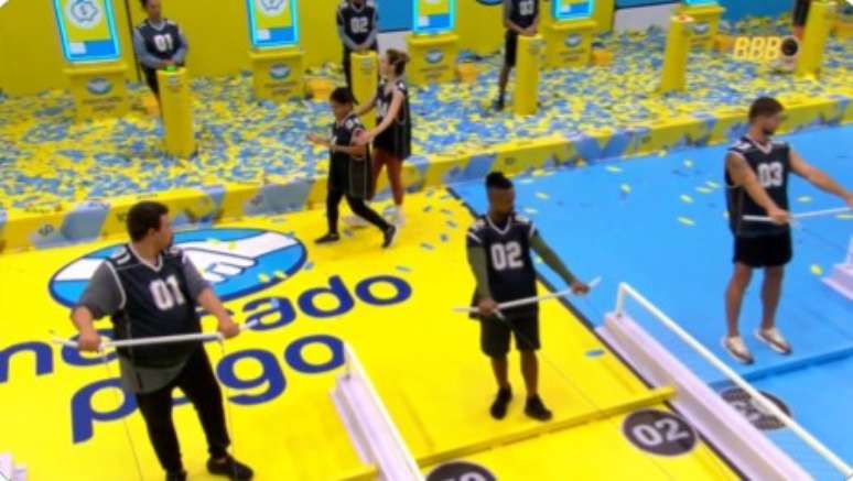 Milena e Ana Paula desistem da prova do l&iacute;der