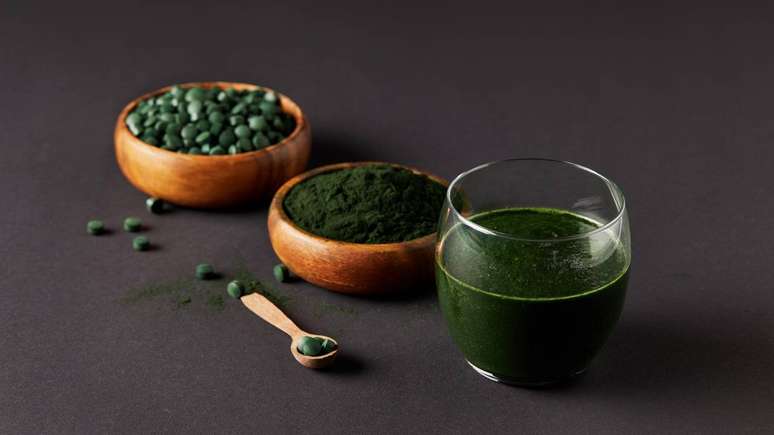 Rica em prote&iacute;nas, ferro e compostos como ficocianina, a Spirulina ganhou espa&ccedil;o como complemento alimentar &ndash; depositphotos.com / AntonMatyukha
