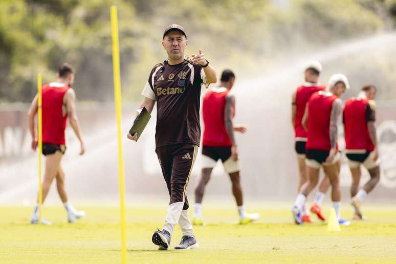 Leonardo Jardim comanda treino no Ninho do Urubu antes da decis&atilde;o do Campeonato Carioca &ndash;