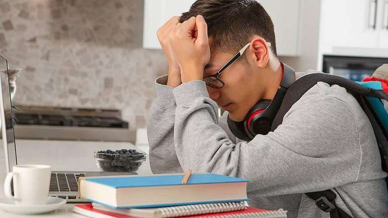 Em momentos de frustra&ccedil;&atilde;o, Valle recomenda fragmentar as informa&ccedil;&otilde;es. "Deixe-as em peda&ccedil;os t&atilde;o pequenos que pare&ccedil;am rid&iacute;culos, de t&atilde;o f&aacute;ceis de aprender. Esses pequenos sucessos gerar&atilde;o dopamina, que ajudar&aacute; a superar os desafios."