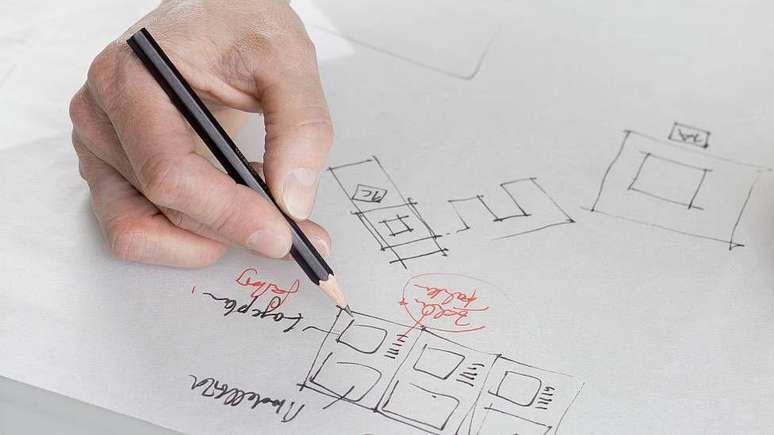 Transformar um texto em um esquema ou desenho, ou passar um gr&aacute;fico para uma explica&ccedil;&atilde;o verbal, nos obriga a reorganizar mentalmente o conte&uacute;do estudado