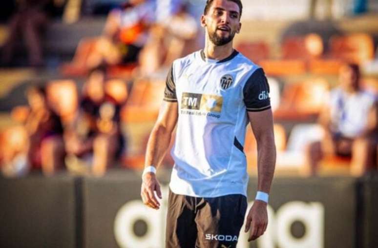 Divulga&ccedil;&atilde;o/CF Valencia - Legenda: Atacante Rafa Mir, atualmente no Elche, teria cometido o crime contra uma jovem de 21 anos dentro da pr&oacute;pria casa