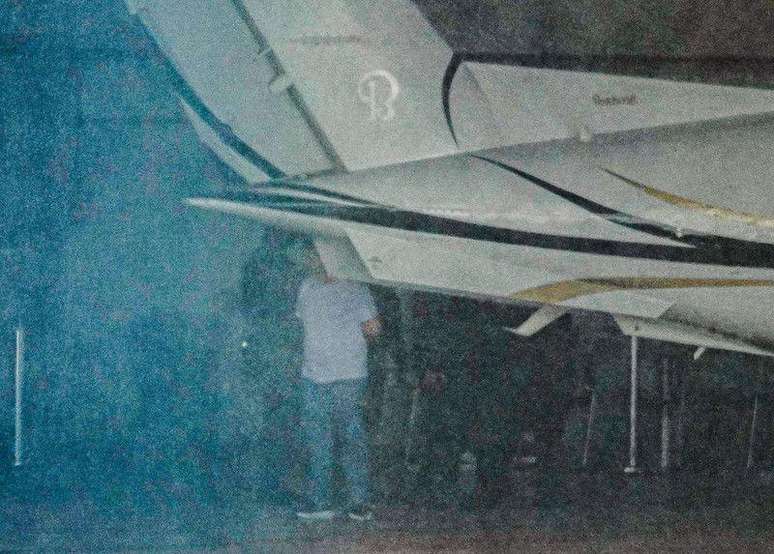 Banqueiro Daniel Vorcaro, dono do Banco Master chegando ao hangar da pol&iacute;cia federal vindo da penitenci&aacute;ria 2 de Potim, no interior de S&atilde;o Paulo para penitenci&aacute;ria federal de Bras&iacute;lia.