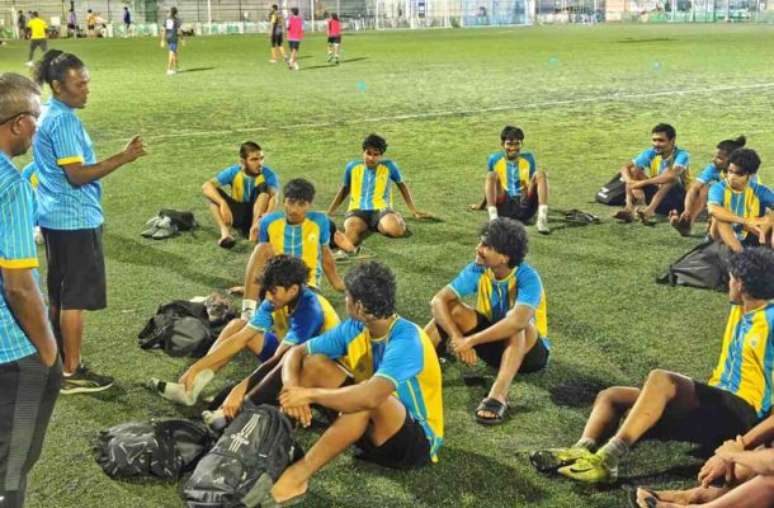 Divulga&ccedil;&atilde;o - Legenda: Time do Valencia venceu o &uacute;ltimo jogo, mas foi rebaixado na Premier League das Maldivas