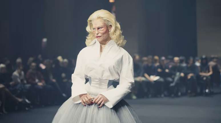 O artista na passarela da Mati&egrave;res F&eacute;cales: chocar para despertar conscientiza&ccedil;&atilde;o