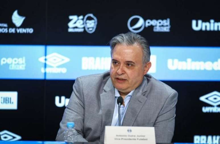 గౌచావో ఫైనల్ యొక్క మొదటి గేమ్ అరేనాలో గ్రేమియో ఔటింగ్‌ను కలిగి ఉంది: 3 నుండి 0 –