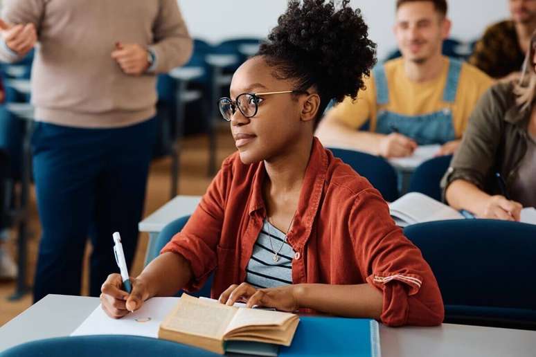 Nas salas de aula, o legado de Marie Curie ajuda a despertar o interesse pela ci&ecirc;ncia e pelo protagonismo feminino 