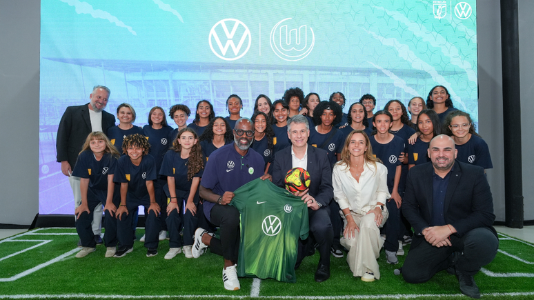 బ్రెజిల్‌లో మహిళల ఫుట్‌బాల్‌ను బలోపేతం చేయడానికి వోక్స్‌వ్యాగన్ మరియు వోల్ఫ్స్‌బర్గ్ భాగస్వామ్యాన్ని ఏర్పరుస్తాయి 