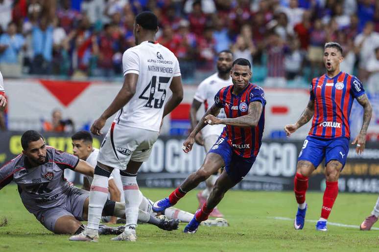 De ausente a protagonista, Jean Lucas brilha na Fonte Nova ao marcar os gols da vit&oacute;ria tricolor &ndash;