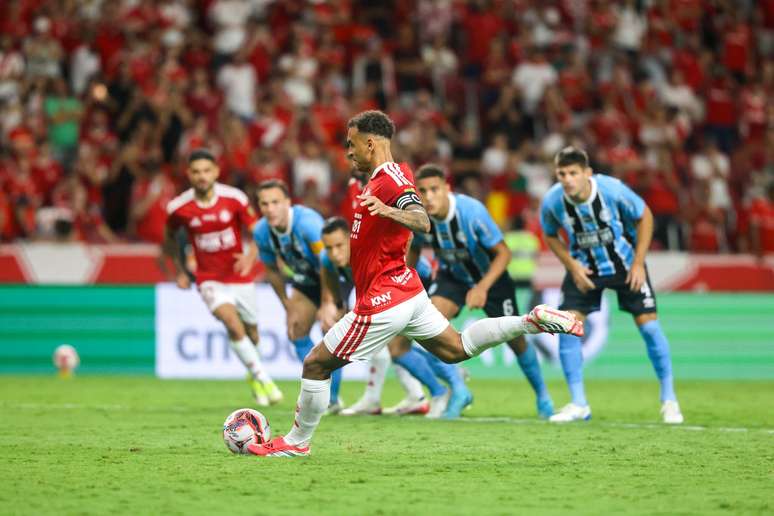 Alan Patrick em Internacional x Gr&ecirc;mio 