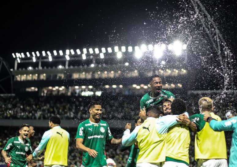 సావో పాలో టైటిల్ పాల్మెయిరాస్‌కు 20 కంటే ఎక్కువ మంది అథ్లెట్లు జట్టులో మొదటిది