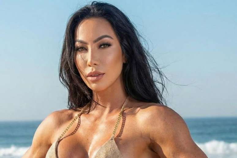 Michele Umezu posa para ensaio fotogr&aacute;fico