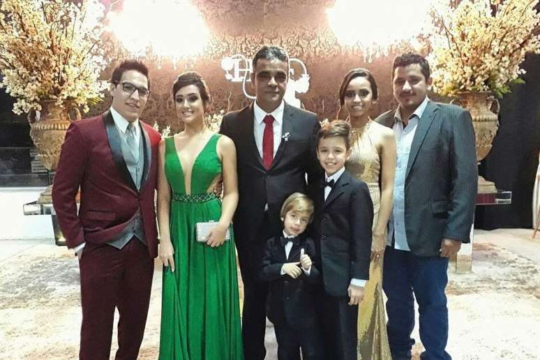 Honorato e Jordana com o pai e os irmãos