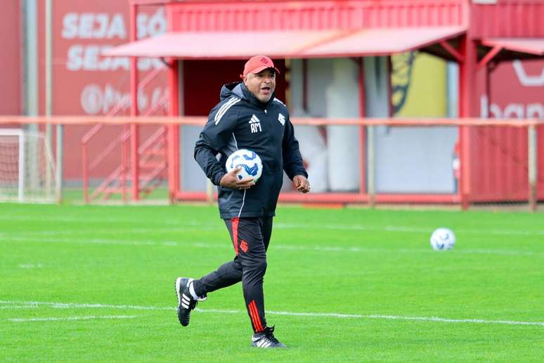 రోజర్ మచాడో సావో పాలో కొత్త కోచ్ -