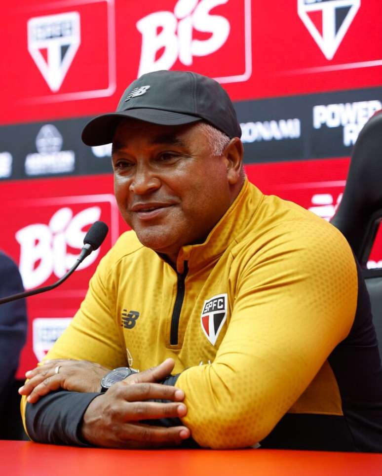 Roger Machado chegou ao S&atilde;o Paulo para substituir Hern&aacute;n Crespo, demitido pelo presidente Harry Massis.