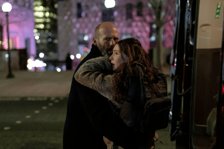 Em &ldquo;Miss&atilde;o Ref&uacute;gio&rdquo;, Mason precisa proteger uma garota perseguida por seus antigos aliados 