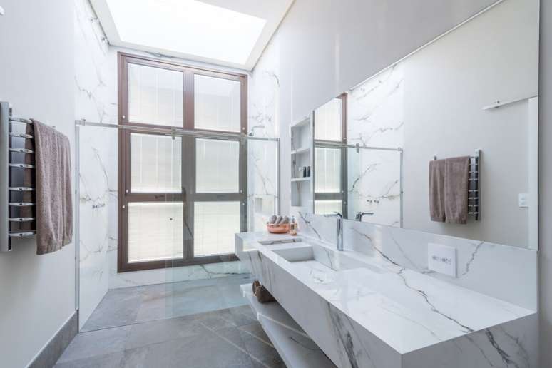 Planejar o acesso &agrave; cobertura &eacute; essencial para manter a efici&ecirc;ncia da ilumina&ccedil;&atilde;o zenital Projeto: Isabella Nalon |