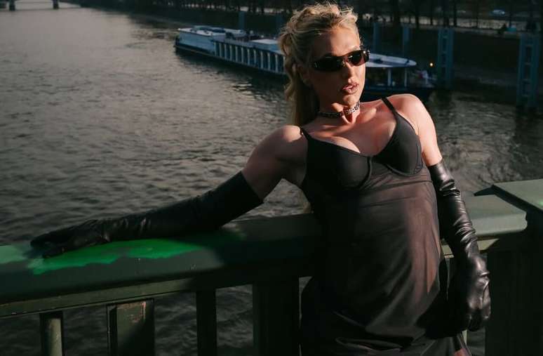 Virginia Fonseca durante a semana da moda em Paris &ndash;