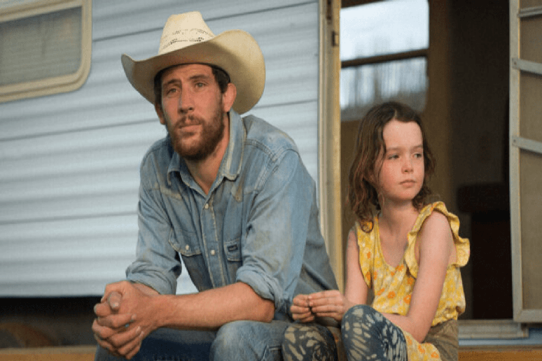 Em &ldquo;Depois do Fogo&rdquo;, um caub&oacute;i tenta reconstruir a pr&oacute;pria vida ap&oacute;s perder tudo em um inc&ecirc;ndio devastador 