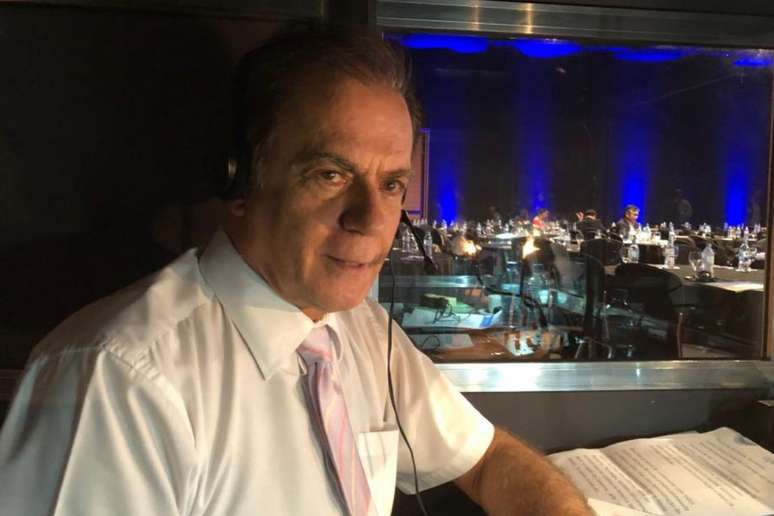 మాల్కం ఫారెస్ట్ ఇన్ పెర్ఫిల్ పోడర్: హాలీవుడ్, సంగీతం మరియు ఆధ్యాత్మికతను ఏకం చేసిన కళాకారుడు