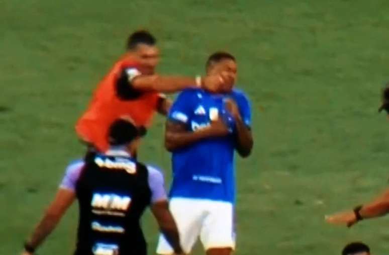 Final do Campeonato Mineiro termina com &ldquo;cenas lament&aacute;veis&rdquo; &ndash;