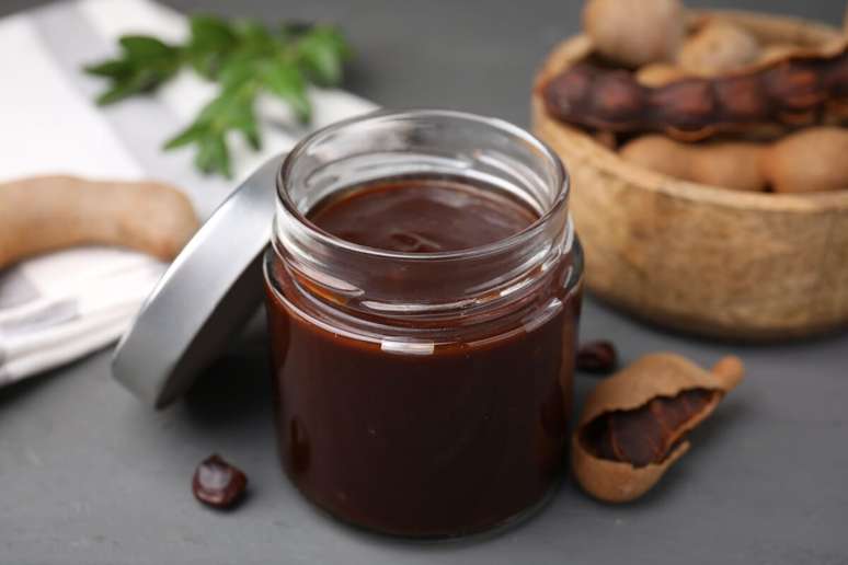 A acidez natural do tamarindo ajuda a equilibrar sabores e pode ser usado para acompanhar carnes, legumes ou pratos orientais 