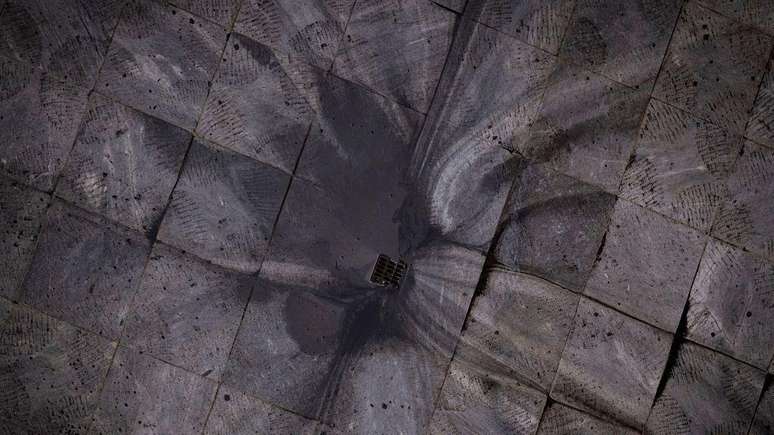 O termo "chuva negra" &eacute; uma express&atilde;o informal usada para descrever precipita&ccedil;&atilde;o contaminada por poluentes, que adquire colora&ccedil;&atilde;o escura