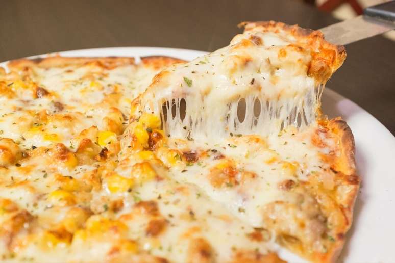 Pizza de milho-verde e mu&ccedil;arela 