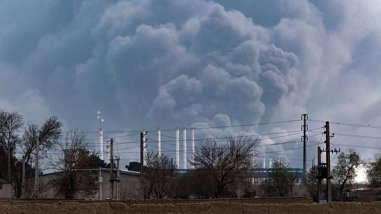 Uma avalia&ccedil;&atilde;o precisa da polui&ccedil;&atilde;o do ar &eacute; dif&iacute;cil porque n&atilde;o h&aacute; medi&ccedil;&otilde;es dispon&iacute;veis feitas em solo, e os dados de sat&eacute;lite s&atilde;o dif&iacute;ceis de interpretar devido a ventos, nuvens e outros fatores