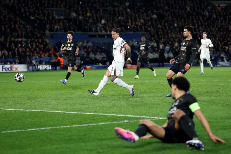 Chelsea empatou o jogo duas vezes, mas saiu derrotado na Fran&ccedil;a &ndash;