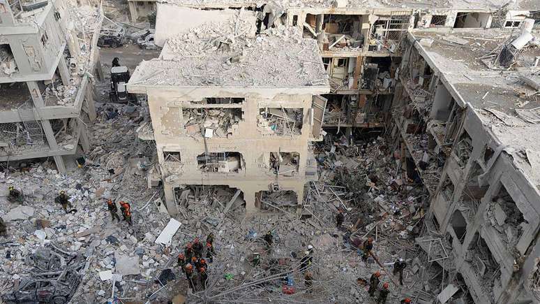 O Ir&atilde; contra-atacou com ataques a Israel e bases militares americanas em v&aacute;rios pa&iacute;ses do Golfo