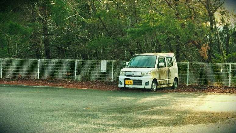 Carro abandonado &agrave;s pressas