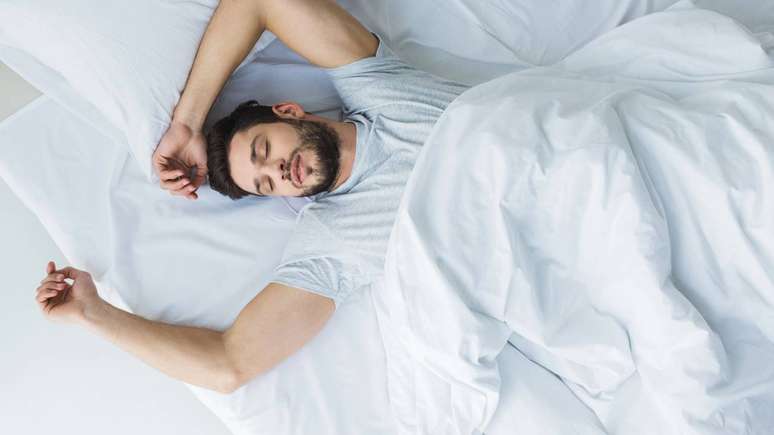 Ambiente escuro, silencioso e confort&aacute;vel &eacute; um dos fatores que mais contribuem para um sono consistente e restaurador &ndash; depositphotos.com / AllaSerebrina