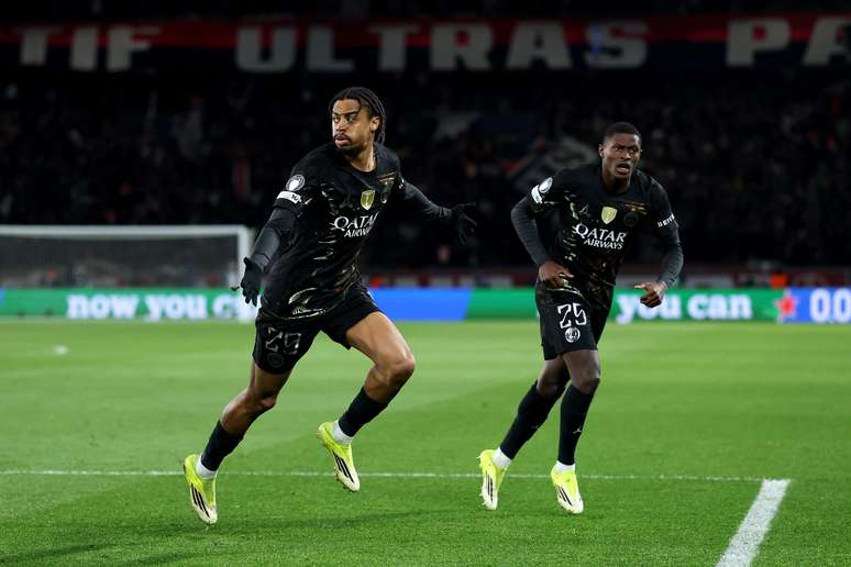 Com gol de Barcola logo no come&ccedil;o do jogo, PSG bate o Chelsea em casa e fica pr&oacute;ximo de avan&ccedil;ar para as quartas de finais da Liga dos Campe&otilde;es. PARIS, FRANCE &ndash; MARCH 11: Bradley Barcola of Paris Saint-Germain celebrates scoring his team&rsquo;s first goal during the UEFA Champions League 2025/26 Round of 16 First Leg match between Paris Saint-Germain FC and Chelsea FC at Parc des Princes on March 11, 2026 in Paris, France. (Photo by Justin Setterfield/Getty Images)