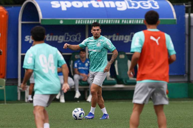 Paulinho participou das atividades no Palmeiras &ndash;