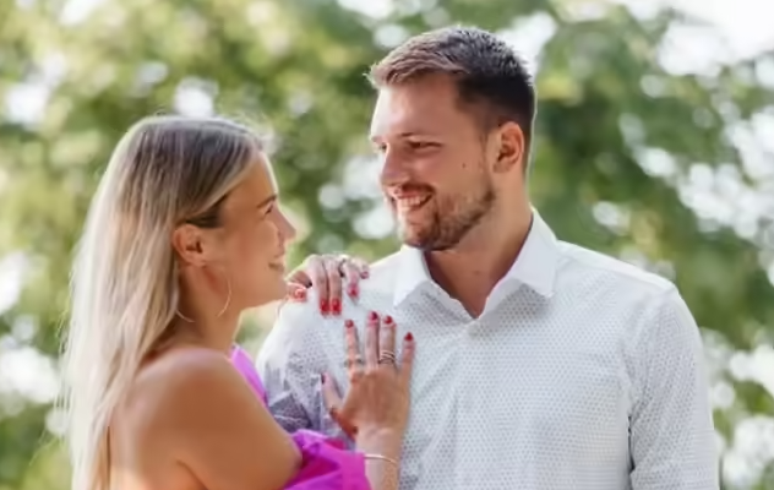 లాస్ ఏంజిల్స్ లేకర్స్ యొక్క స్టార్ లూకా డాన్సిక్, అనమారియా గోల్టెస్‌తో తన నిశ్చితార్థం ముగిసినట్లు ప్రకటించిన తర్వాత అతని కుమార్తెల సంరక్షణపై న్యాయపరమైన వివాదంలో చిక్కుకున్నాడు.