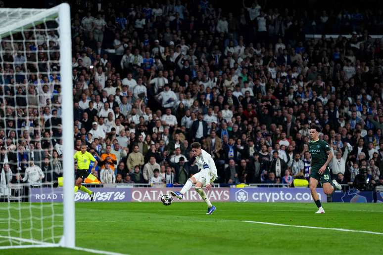 Com tr&ecirc;s gols de Valverde, Real Madrid venceu o Manchester City por 3 a 0 &ndash;