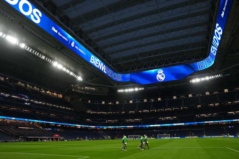 Santiago Bernab&eacute;u antes de partida do Real Madrid 