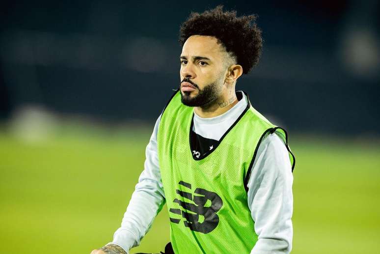 Antes de assinar com o Al-Sadd, Claudinho quase retornou ao futebol brasileiro &ndash;