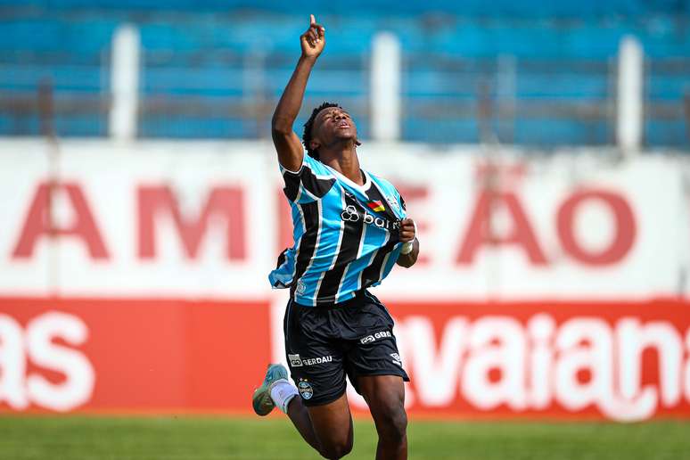 Gabriel Mec em atua&ccedil;&atilde;o pelo Gr&ecirc;mio &ndash;