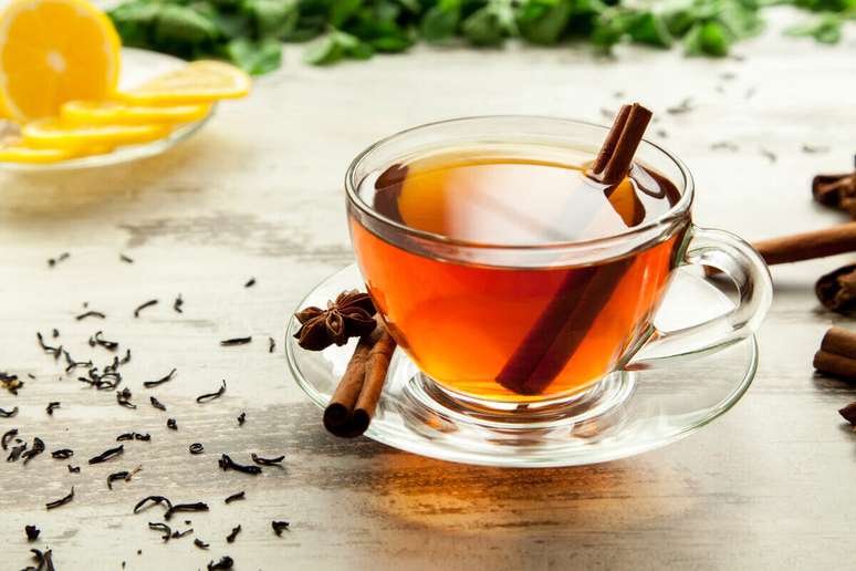 Ch&aacute; termog&ecirc;nico de canela com cravo-da-&iacute;ndia 