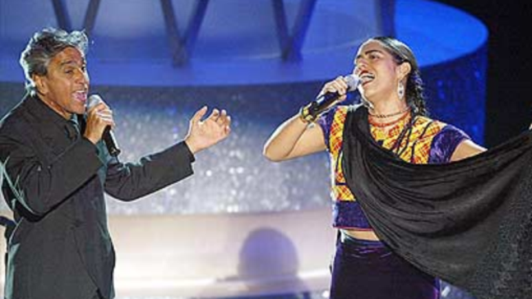 Caetano Veloso e Lila Down no palco do Oscar 2003