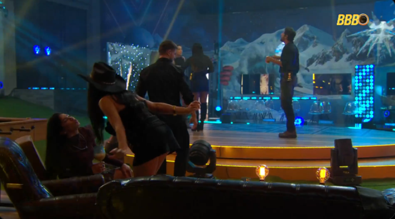 Marciele e Jordana se beijam no BBB 26